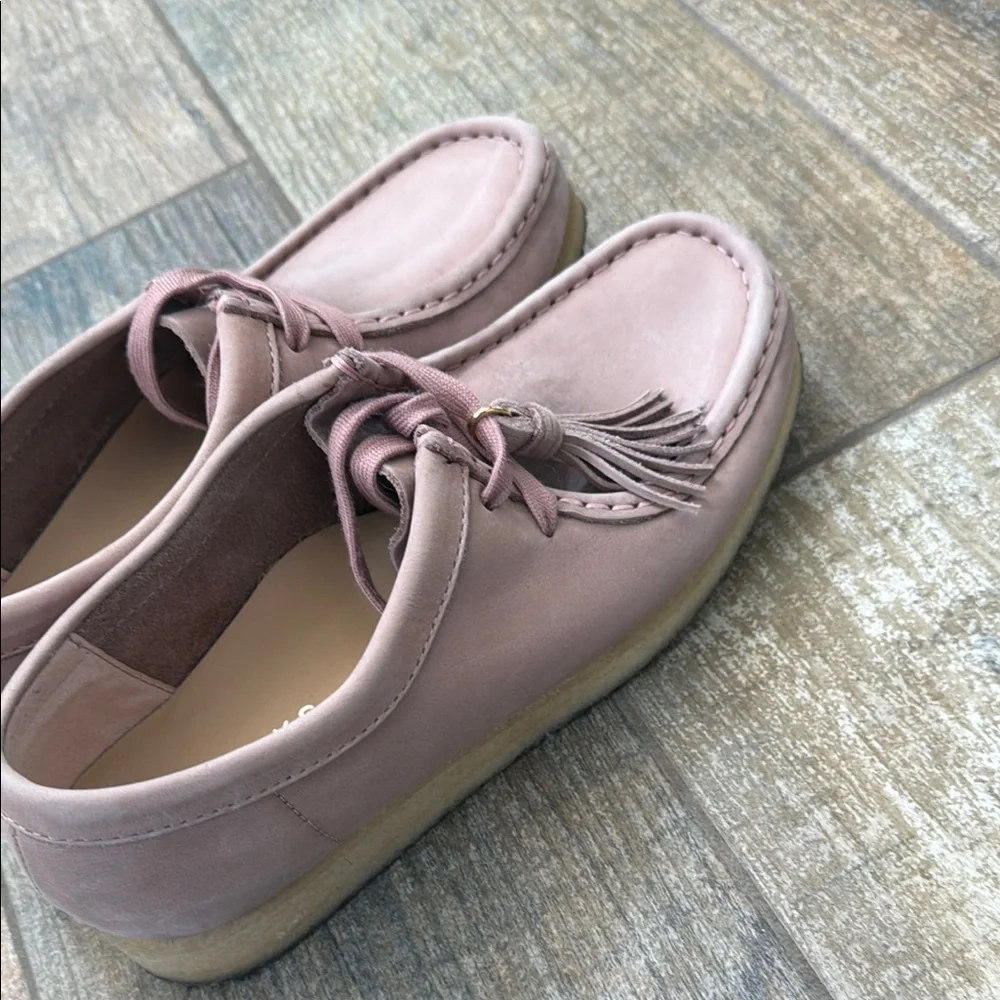 Clarks Ladies Pink Suede Tassel Walabees. - Picture 5 of 6